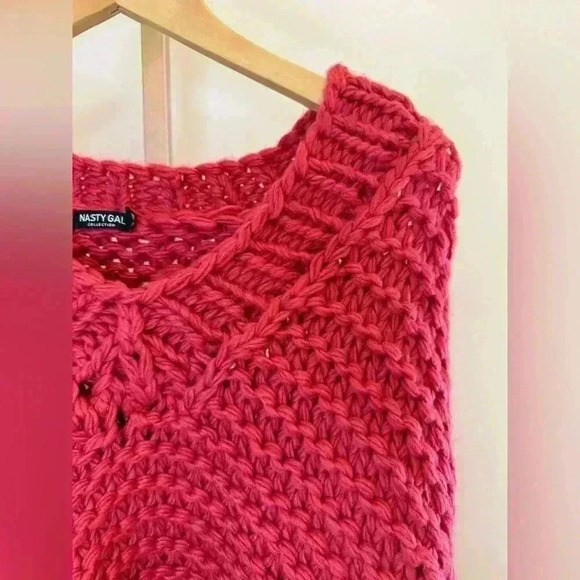 Nasty Gal Women's Deep Pink/Red Pom Pom Chunky Knit Sweater Size S Pullover - Picture 7 of 12